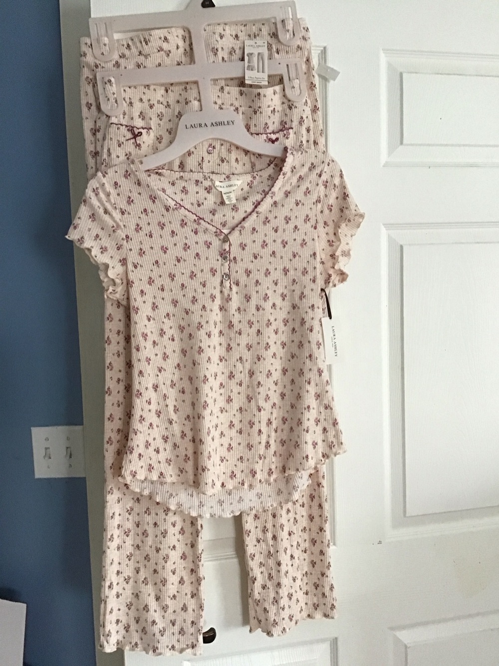NWT Laura Ashley Cream and Pink Floral Short-Sleeve 3 Pajama Set